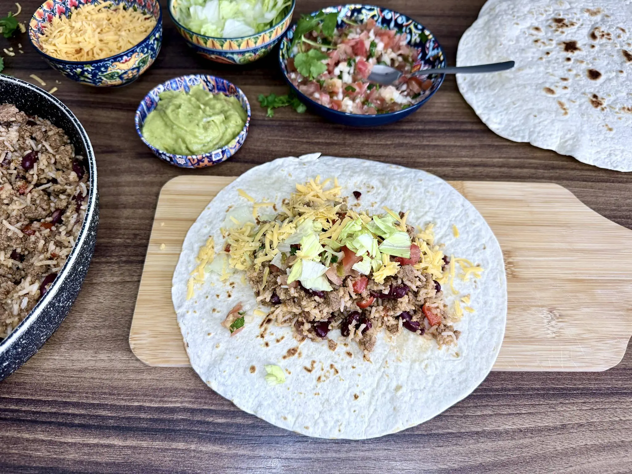 Tortilla wrap with the beef mixture and other toppings in the centre