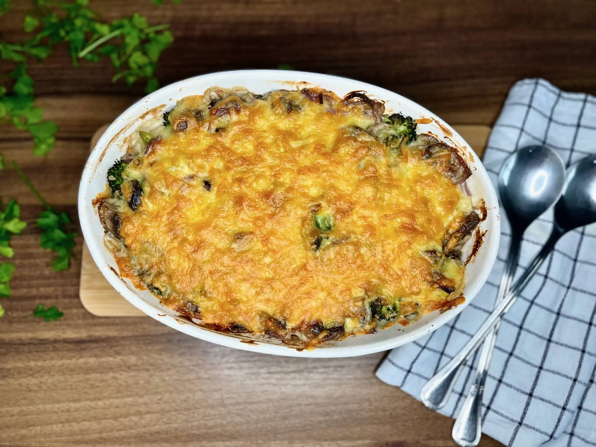Idealnie upieczona Zapiekanka Ziemniaczana z Brokułami i Pieczarkami