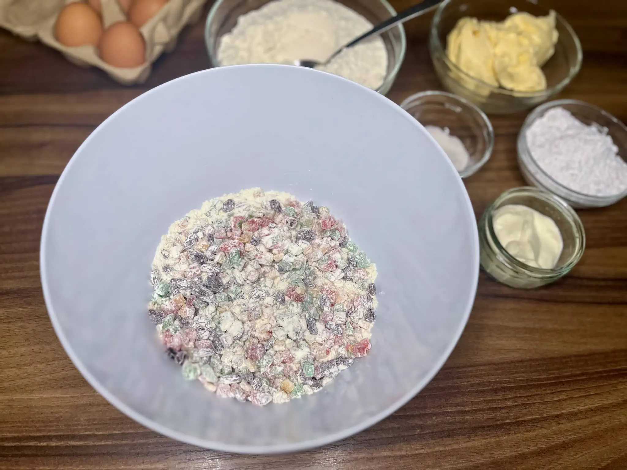 Fruits mixed with flour in a bowl