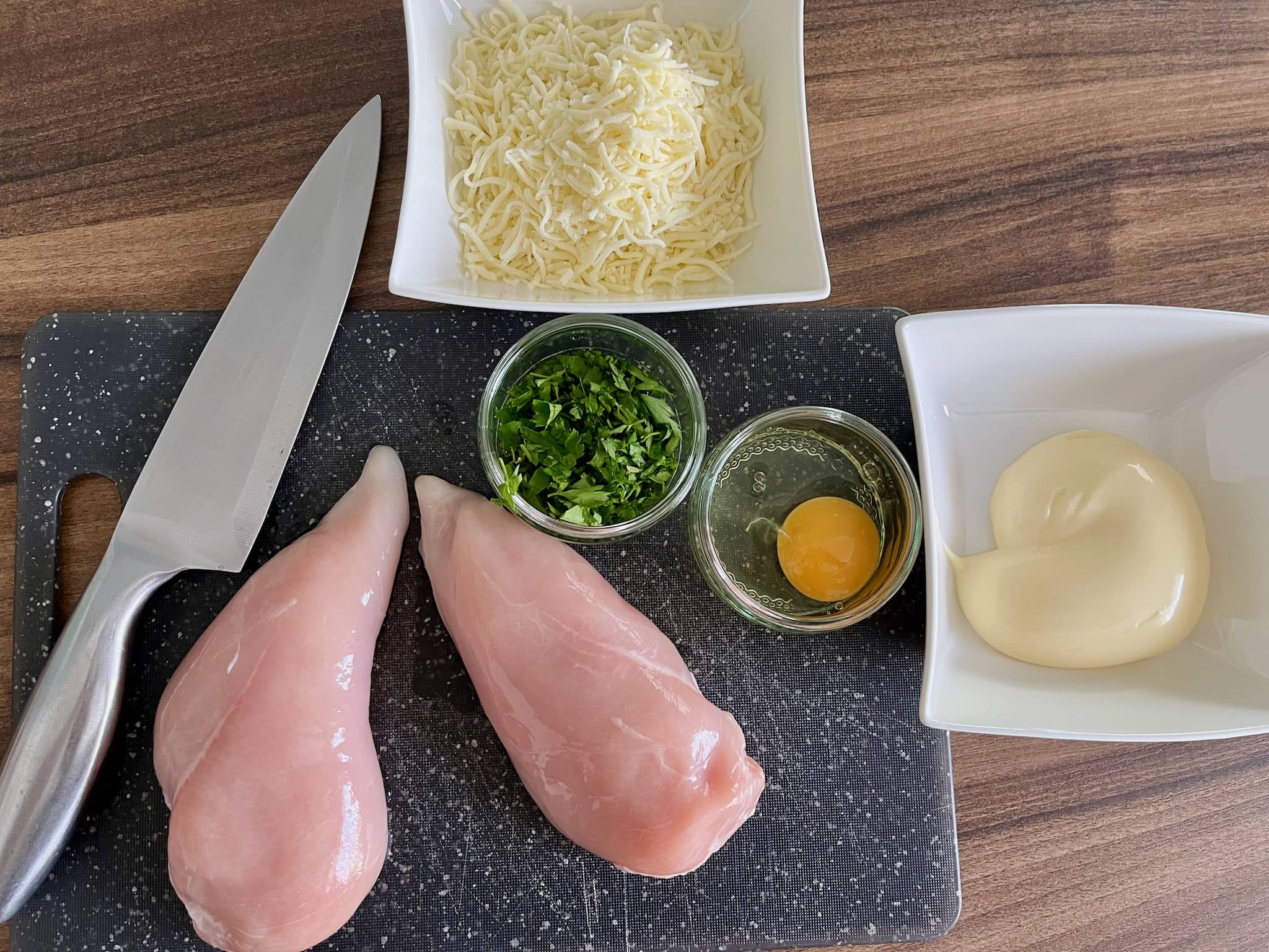 Chicken breast, parsley, egg, grated mozzarella and mayonnaise