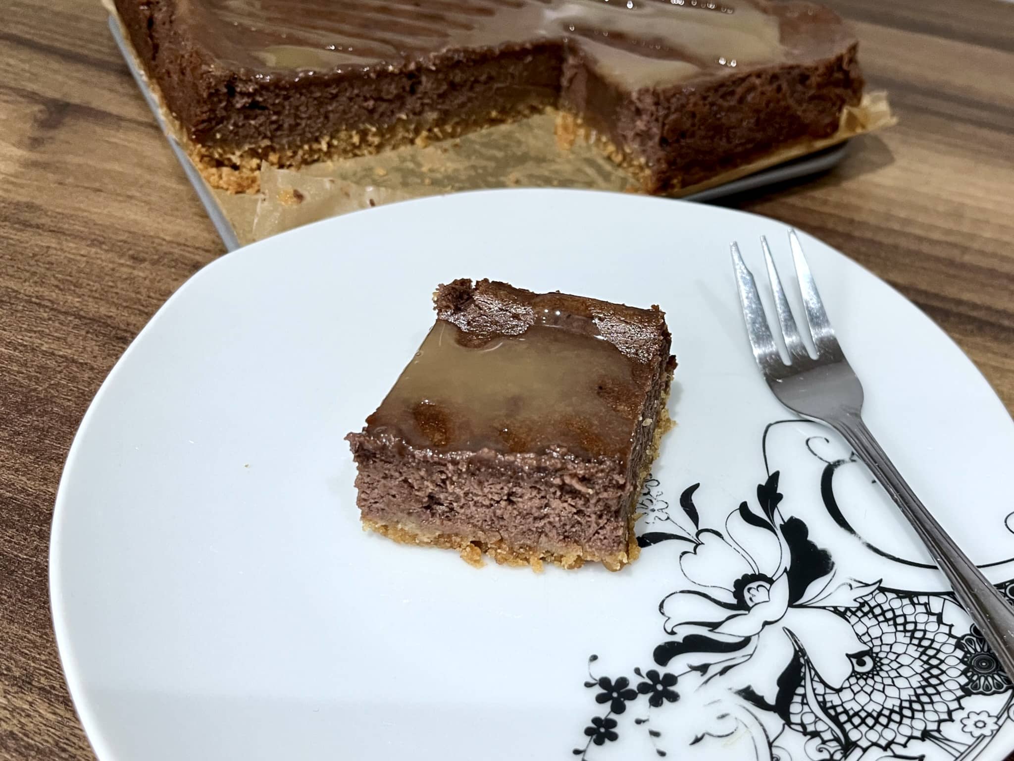 A slice of Cocoa & Toffee Cheesecake on a plate