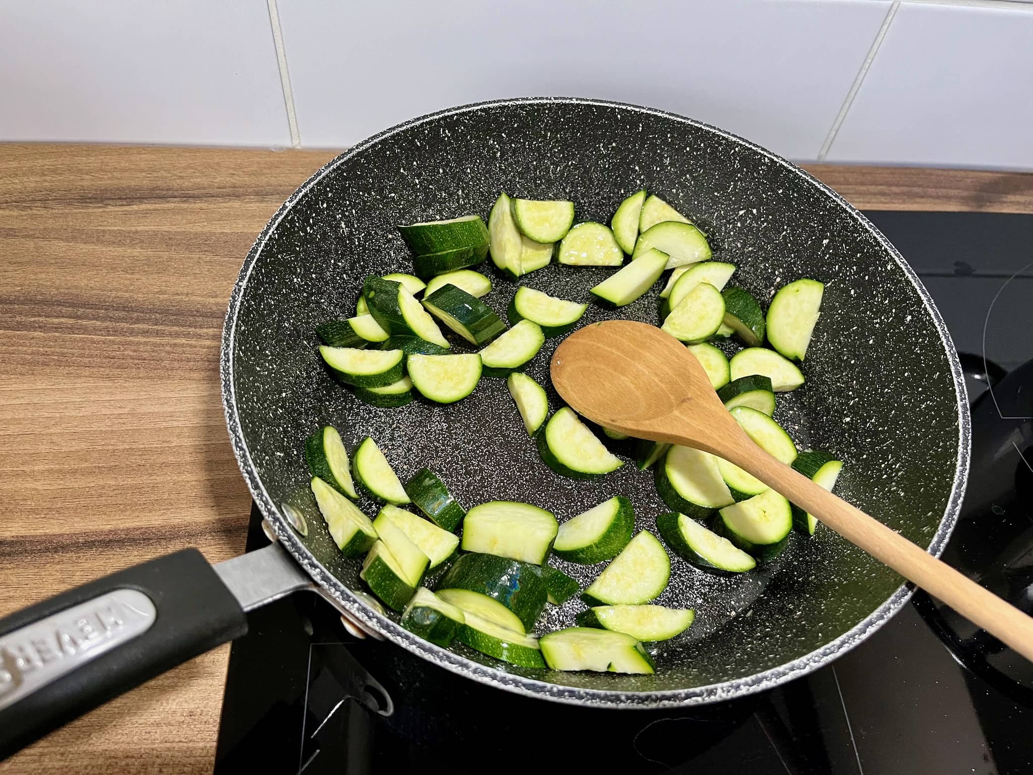 Courgette in pieces fried in a pan
