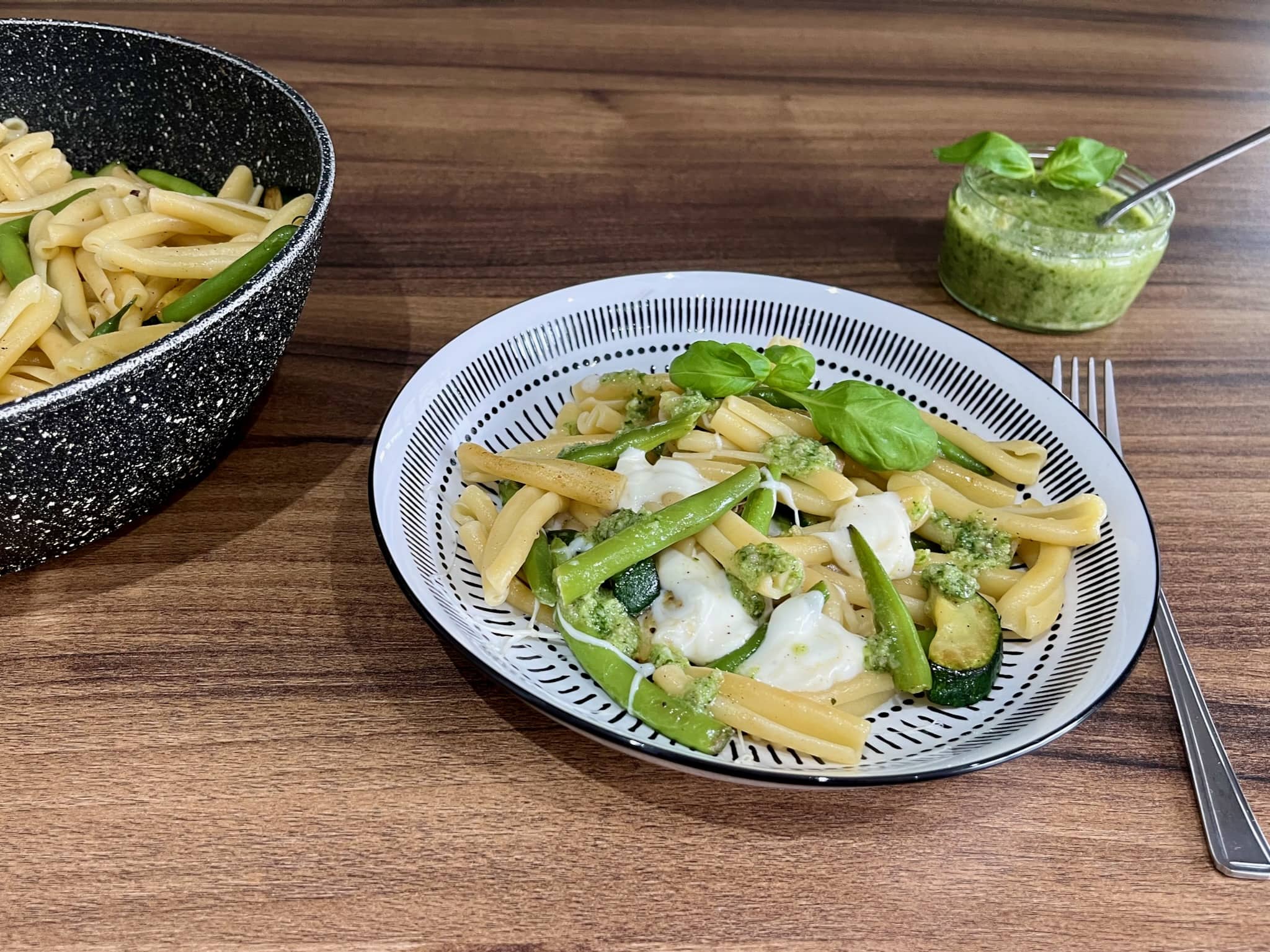 Courgette and Green Beans Pasta with Basil Pesto