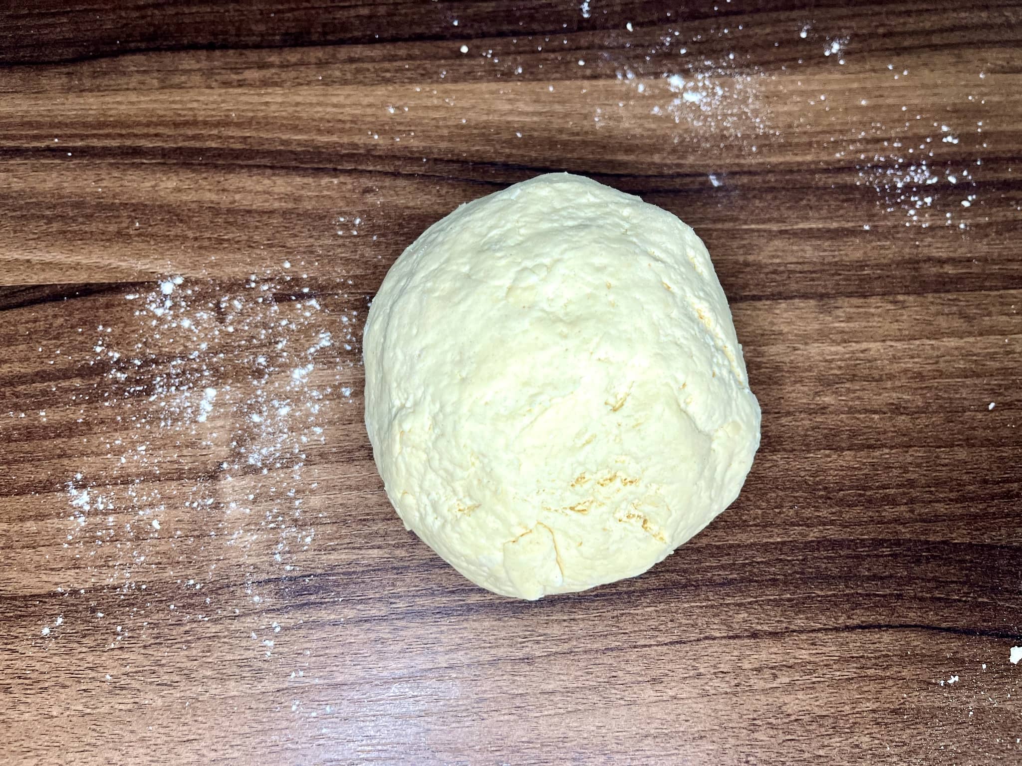 Ball of dough for Crispy Cookies with Jam