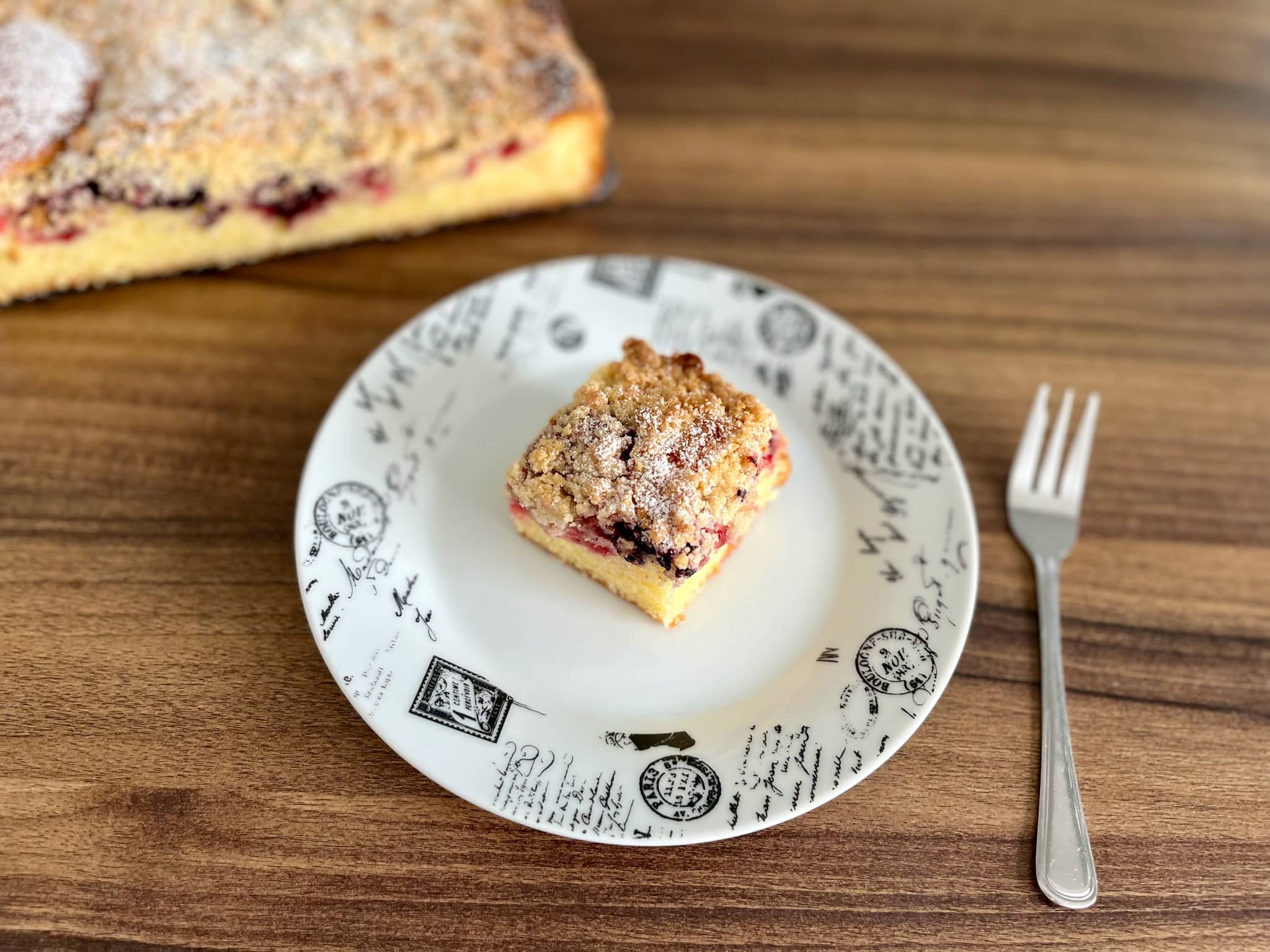 Easy Summer Berry Crumble Cake