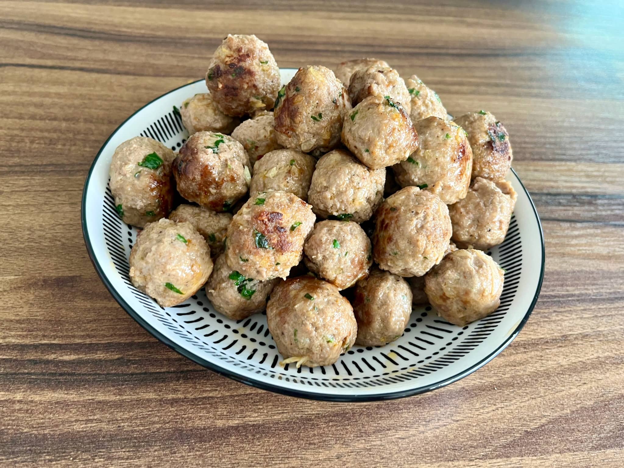 Nicely fryed meatballs on a plate