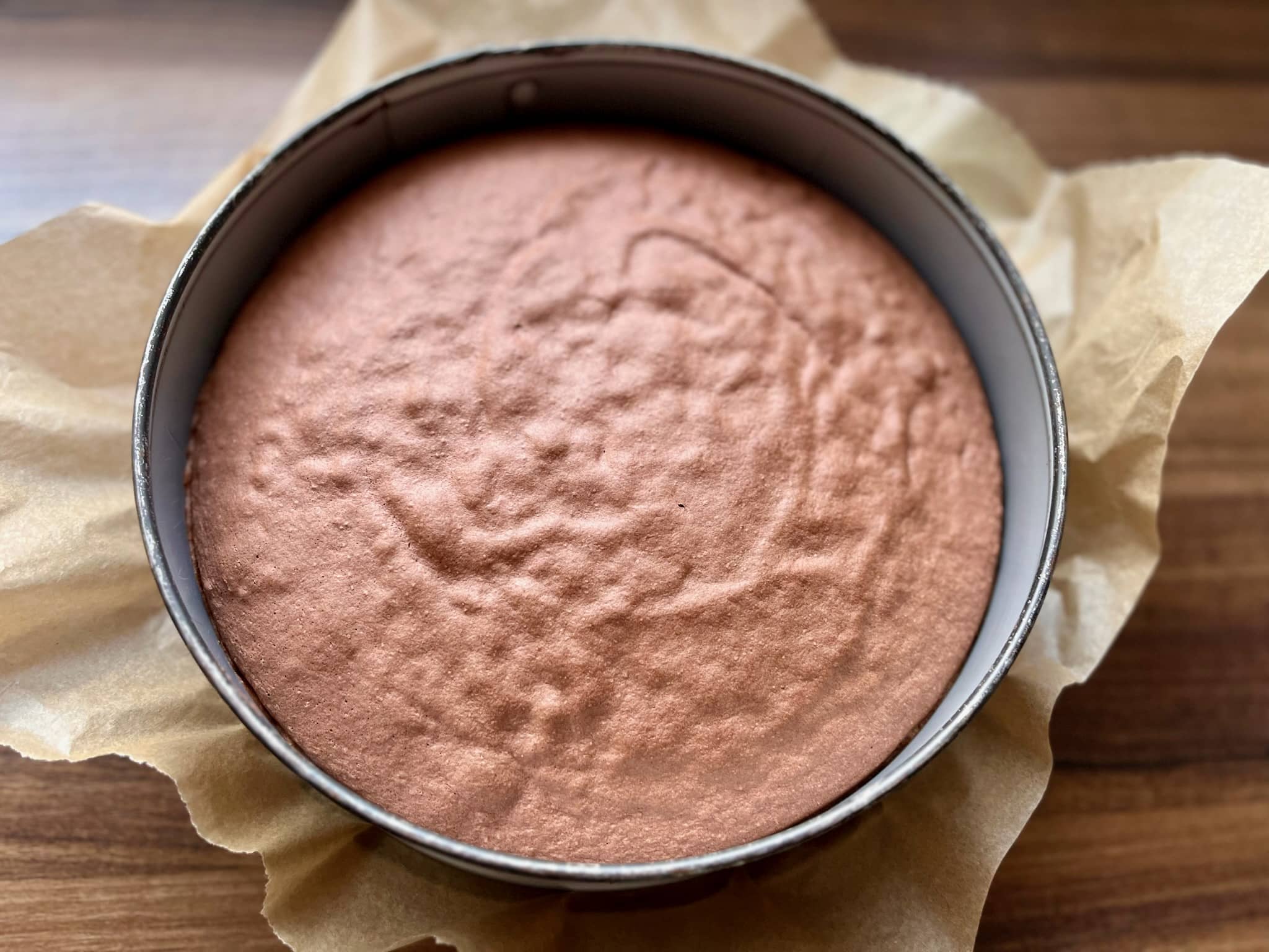 Baked cake in a round tin