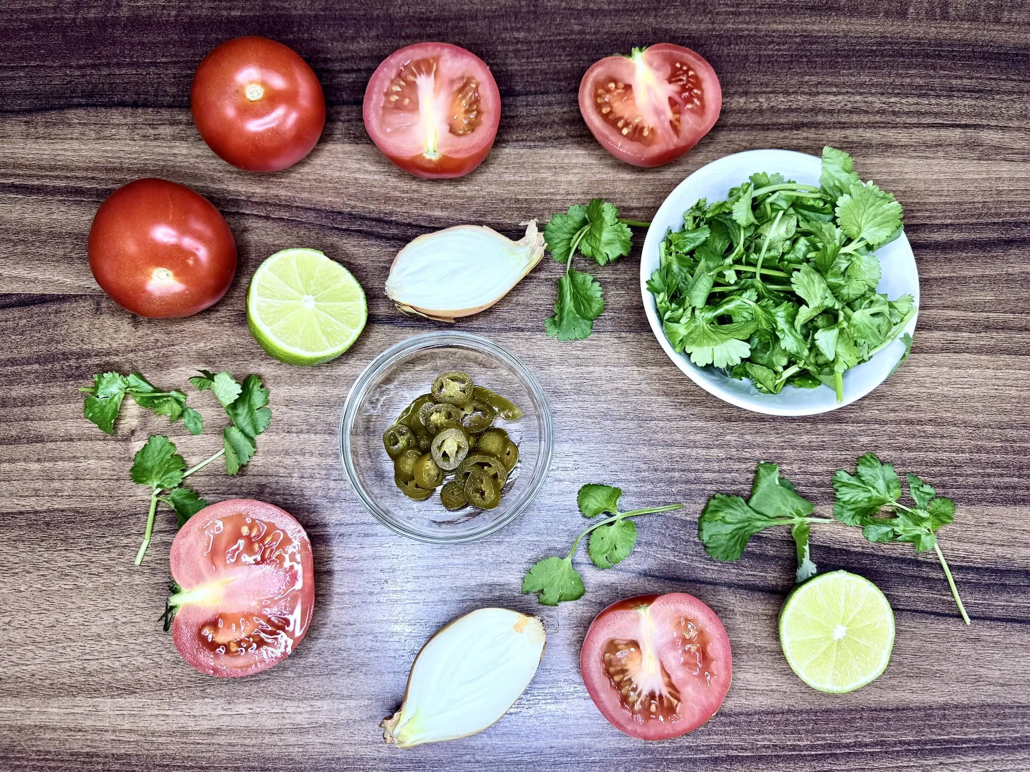 Wszystkie składniki gotowe do przygotowania Pico de gallo