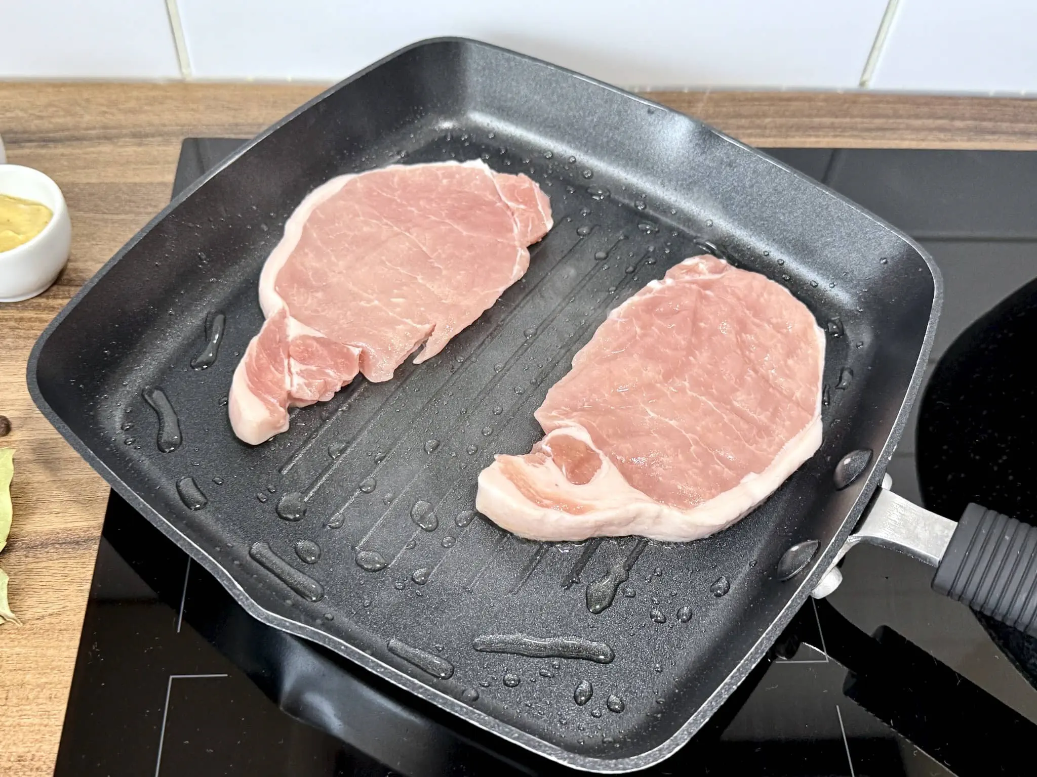 Smażenie schabu na patelni