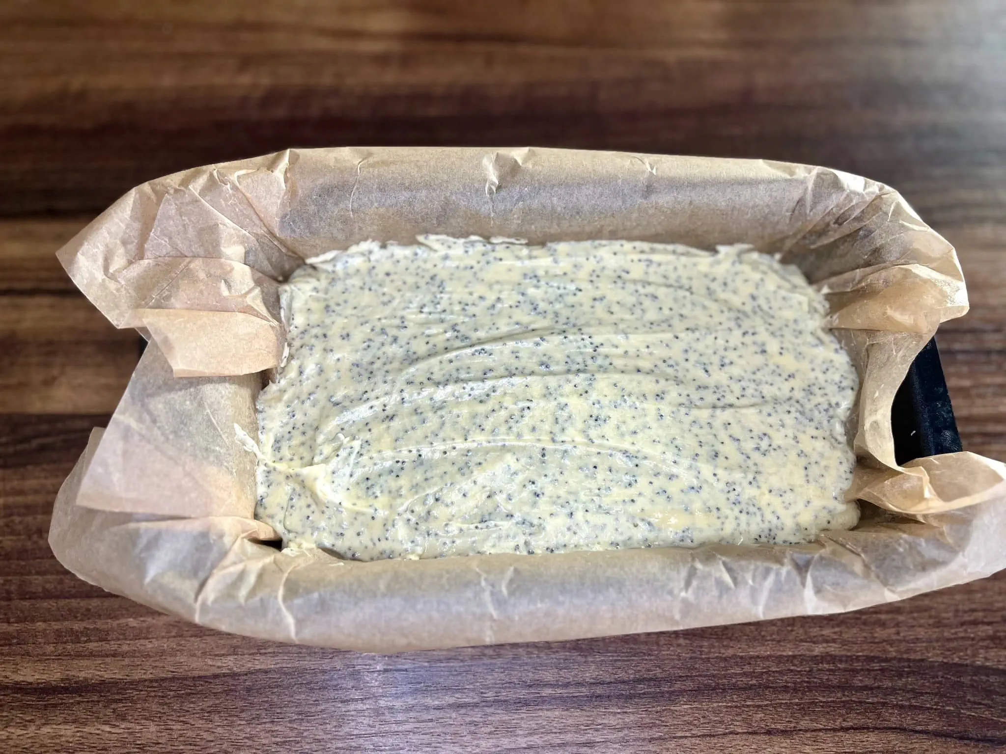 Masa na ciasto keksowe z makiem przełożona do formy