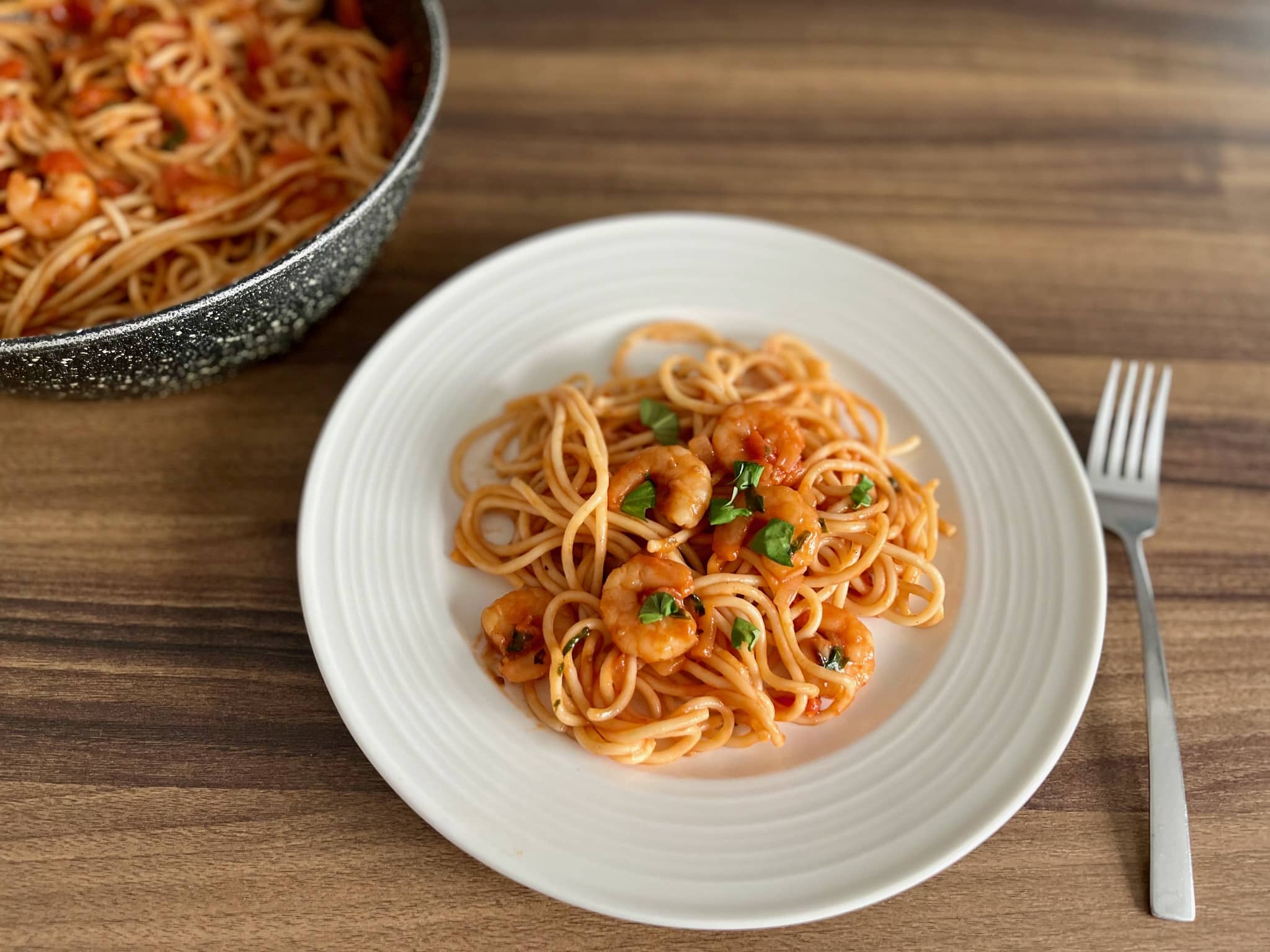Simple Tomato and Basil Prawns Pasta