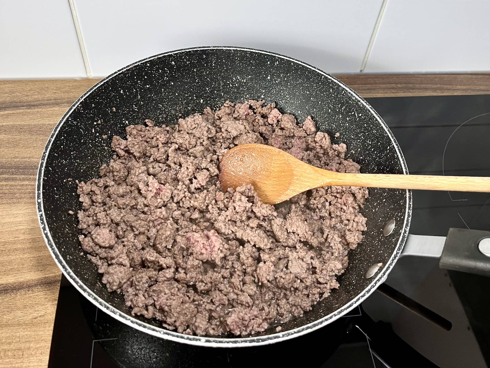 Beef mince browning in a frying pan
