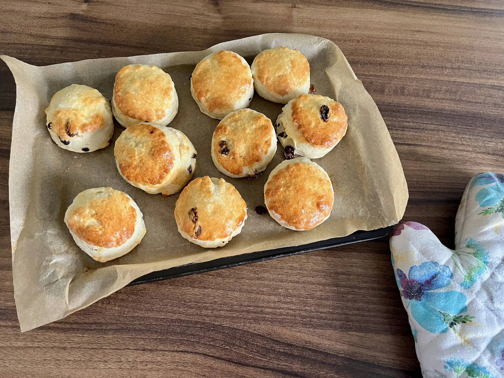 Idealnie upieczone scones prosto z piekarnika