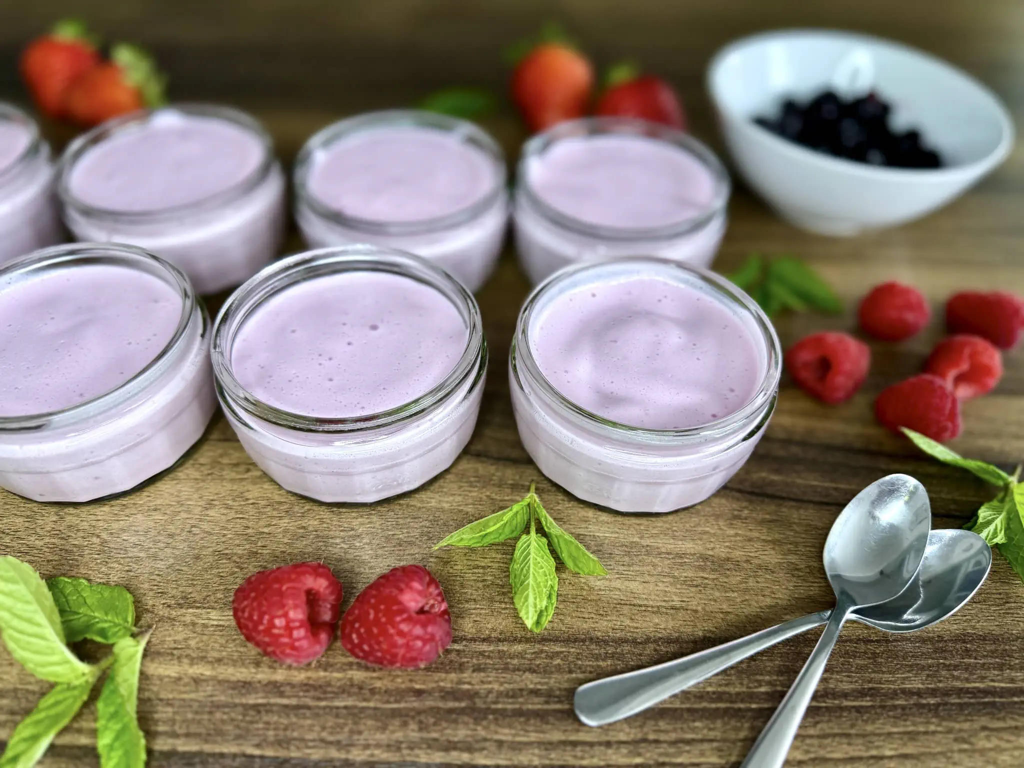 Mousse poured into serving dishes ready to set